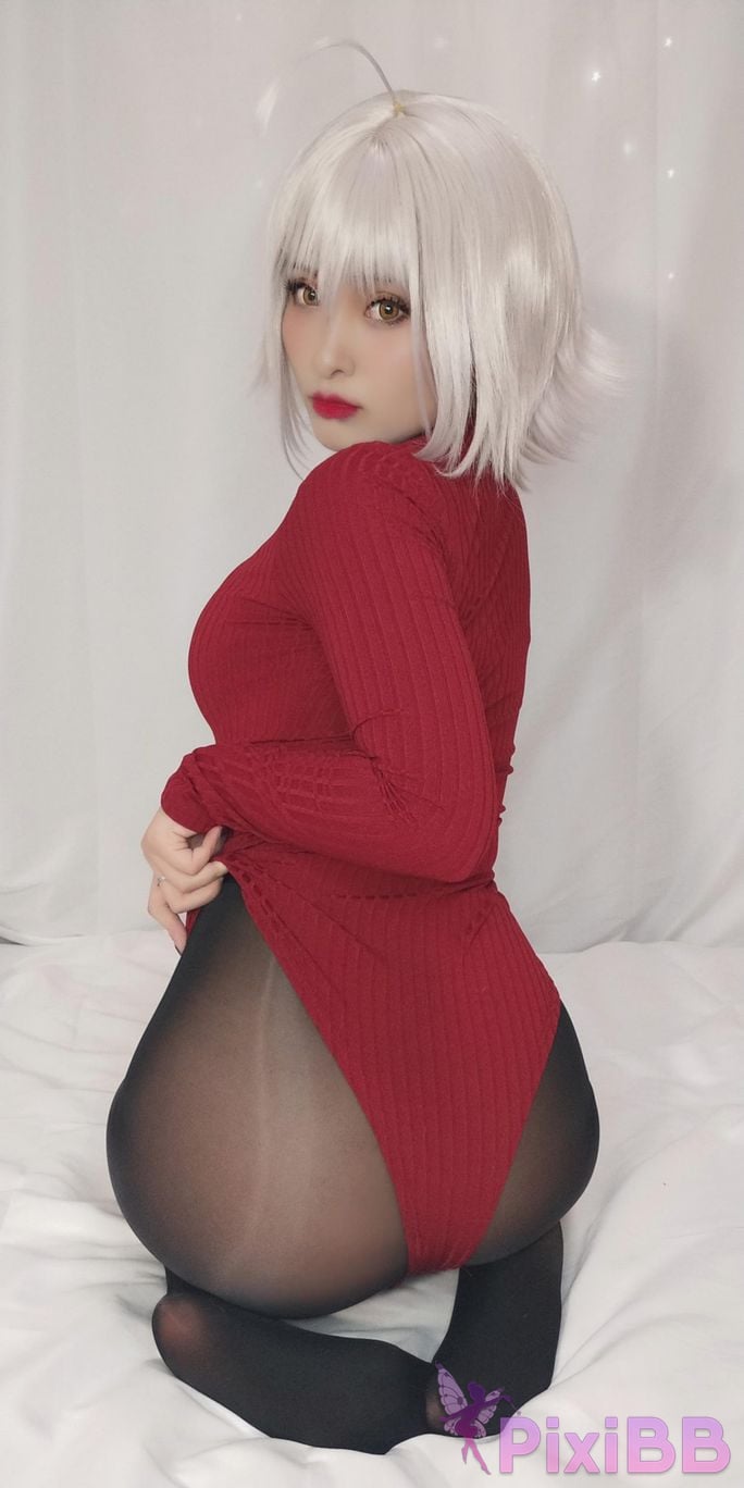 Cosplayer Luo Li LoLiSAMA Black Joan of Arc Red sweater PixiBB.COM 001