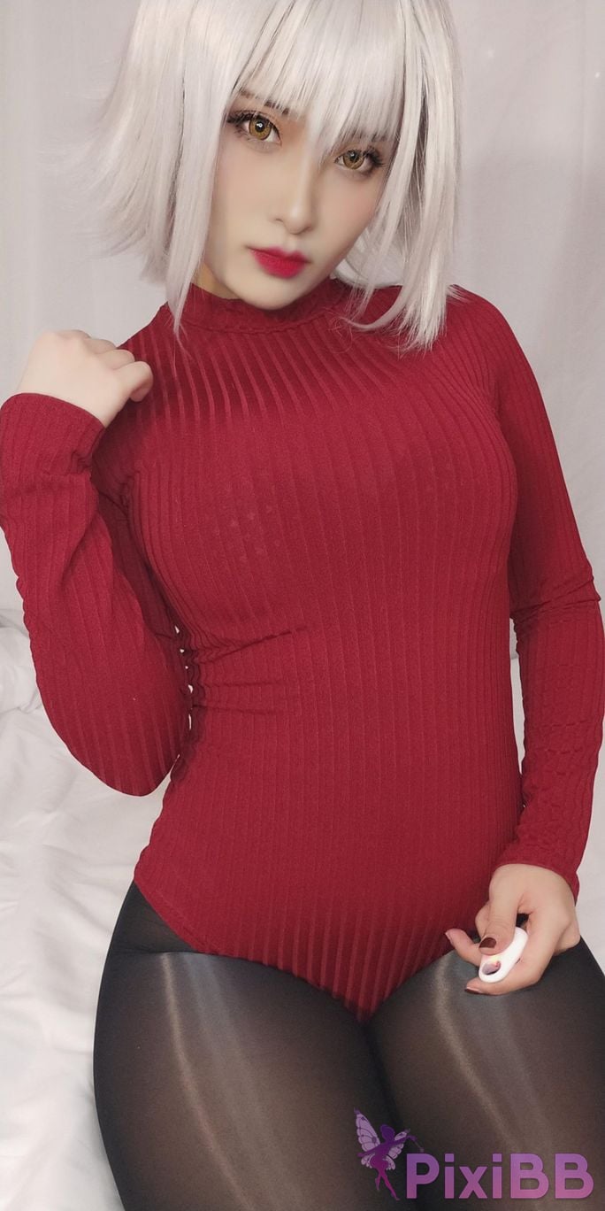 Cosplayer Luo Li LoLiSAMA Black Joan of Arc Red sweater PixiBB.COM 073
