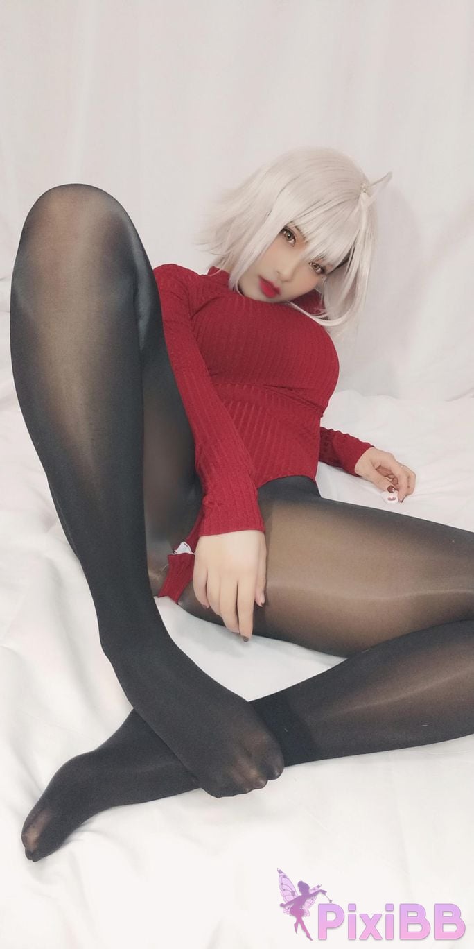 Cosplayer Luo Li LoLiSAMA Black Joan of Arc Red sweater PixiBB.COM 077
