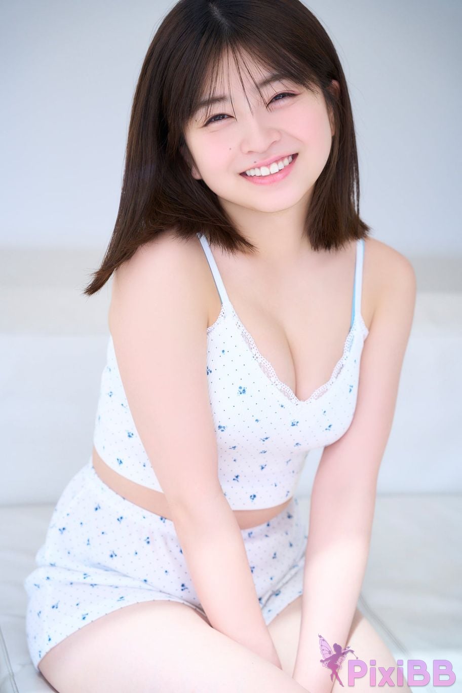 Japanese Idol Honoka Sasaki FRIDAY digital photo book The Heartbeat of Twenty vol. 1 PixiBB.COM 003