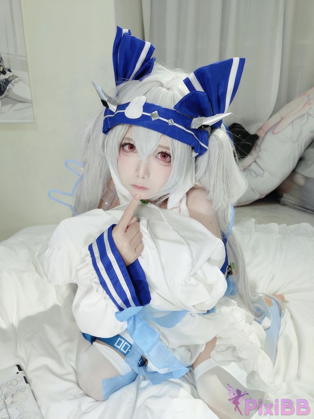 Cosplayer child miko Lafite Rabbit PixiBB.COM 007