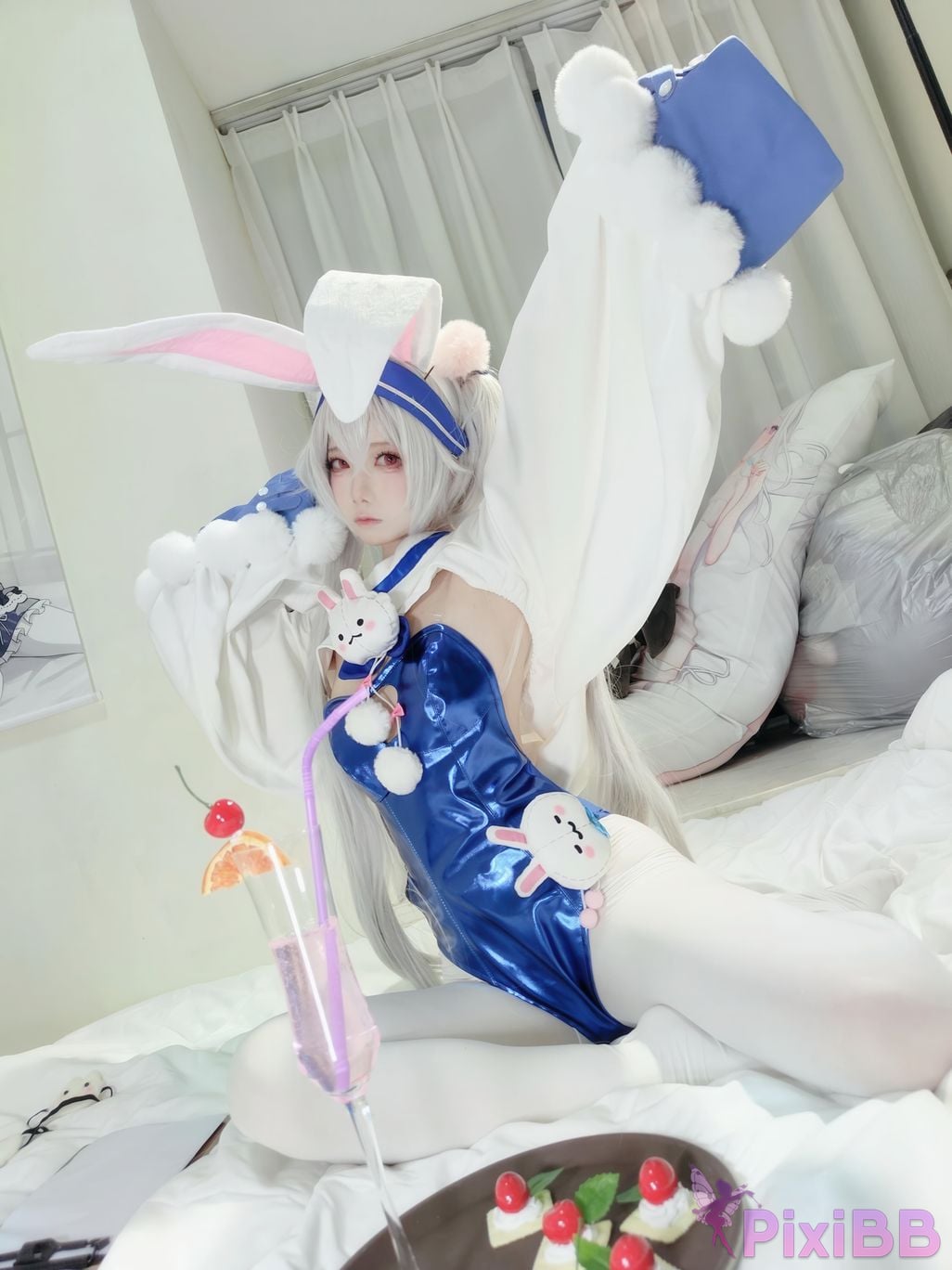 Cosplayer child miko Lafite Rabbit PixiBB.COM 033