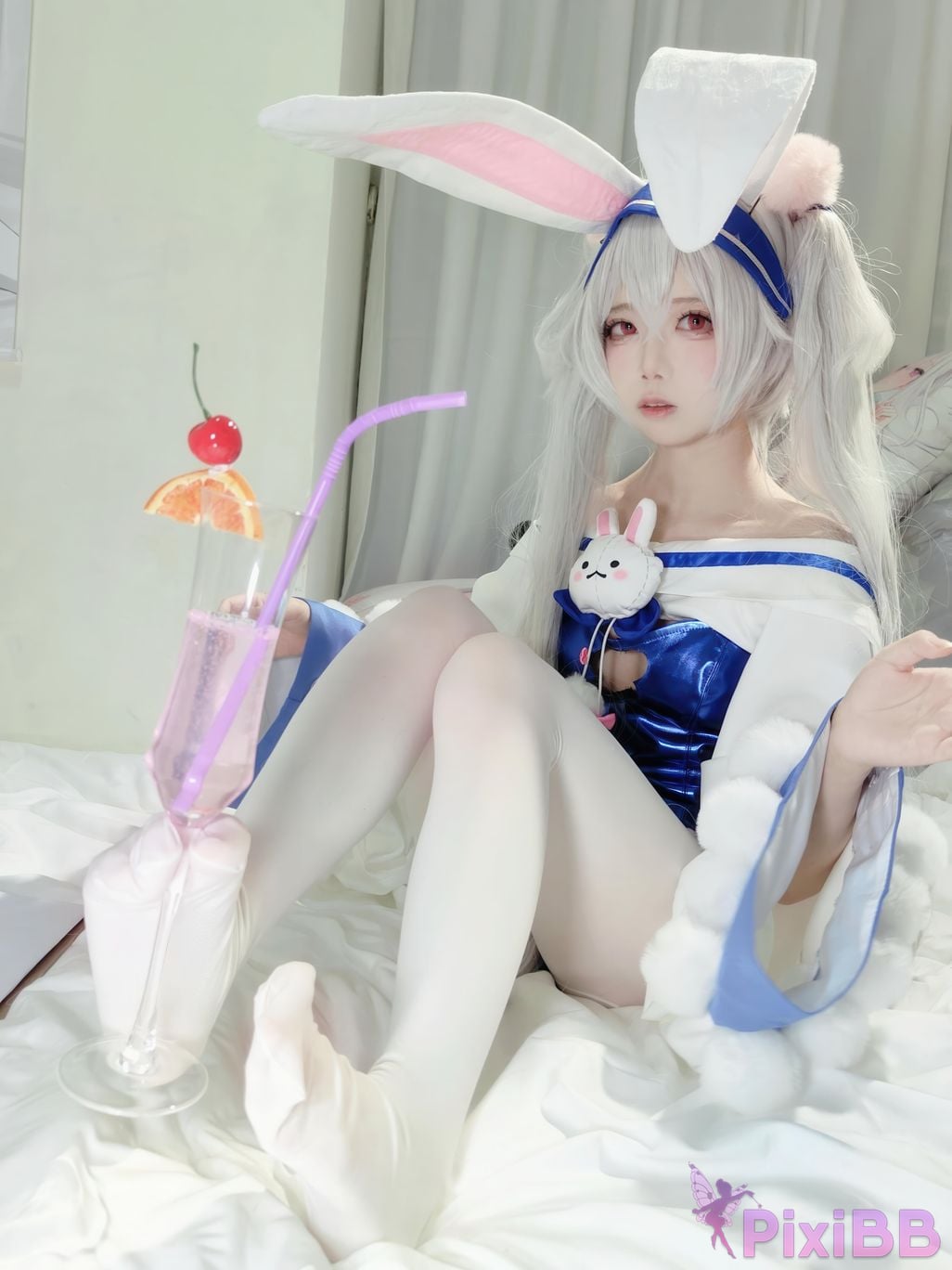 Cosplayer child miko Lafite Rabbit PixiBB.COM 035