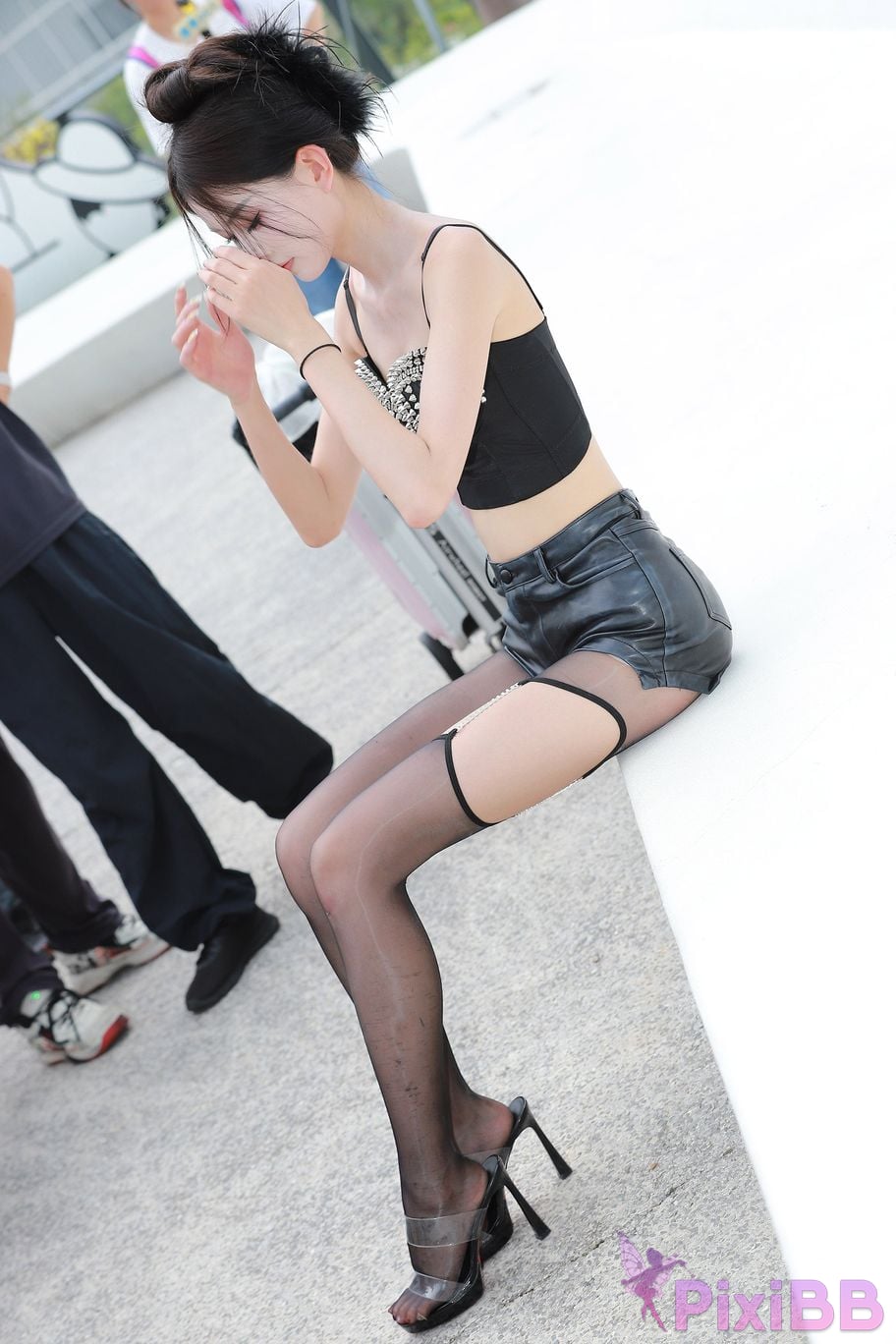 Featured Street Photography Works No.5947 slender long legs with black stockings PixiBB.COM 003