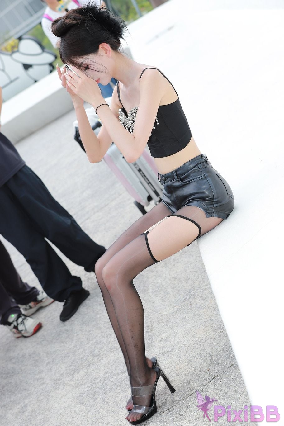 Featured Street Photography Works No.5947 slender long legs with black stockings PixiBB.COM 004