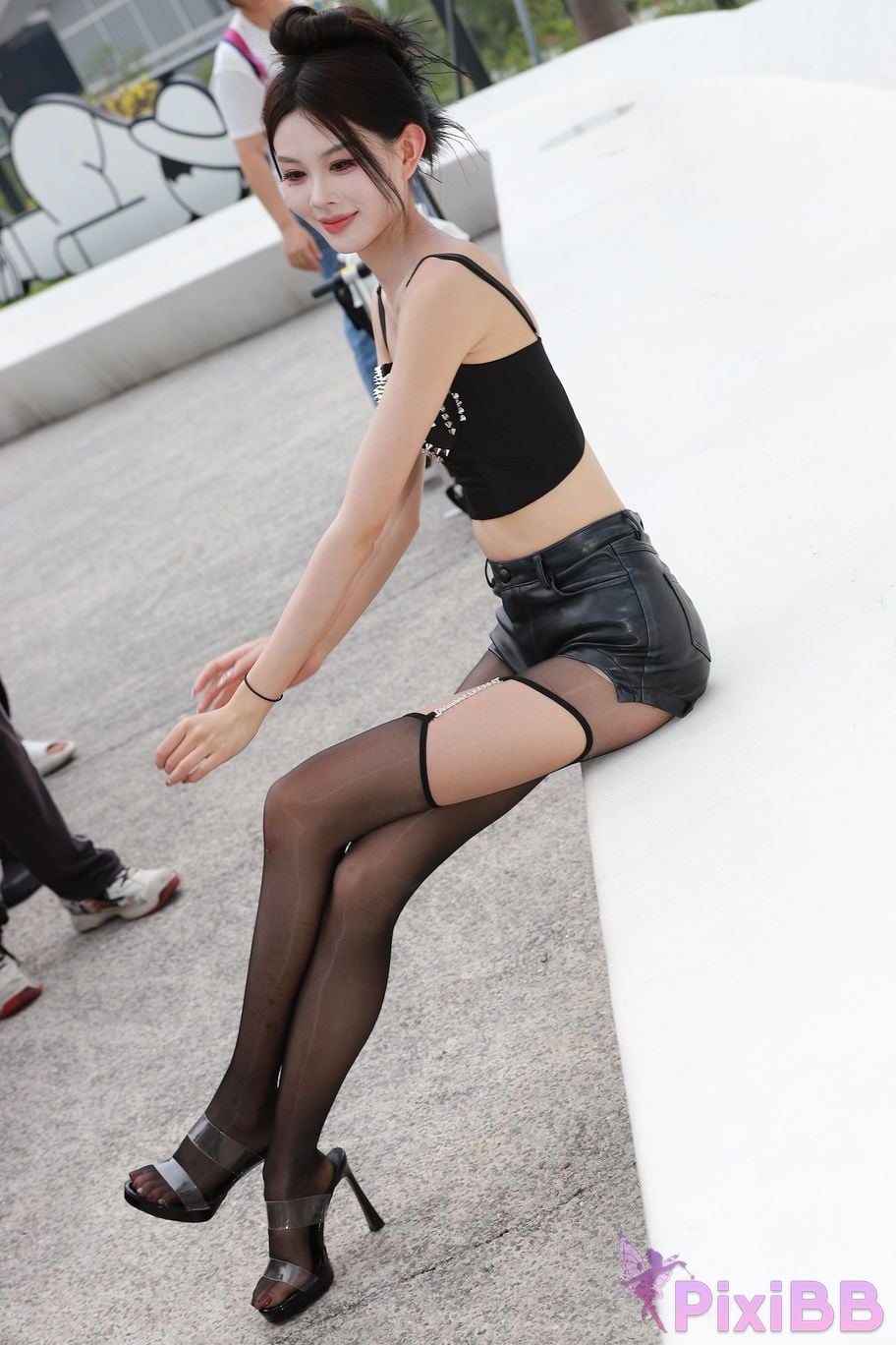 Featured Street Photography Works No.5947 slender long legs with black stockings PixiBB.COM 007
