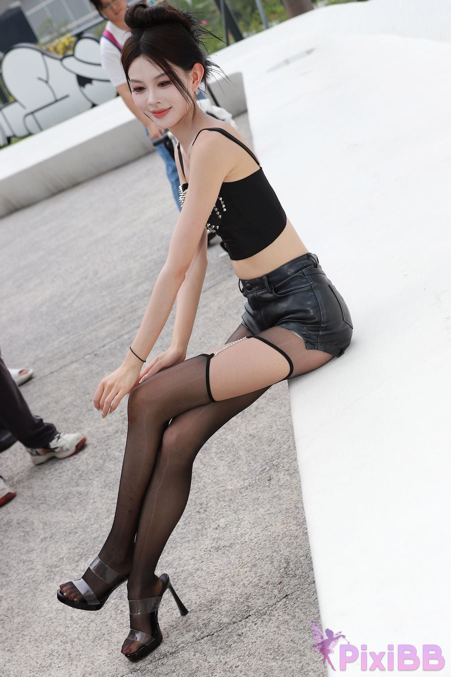 Featured Street Photography Works No.5947 slender long legs with black stockings PixiBB.COM 008