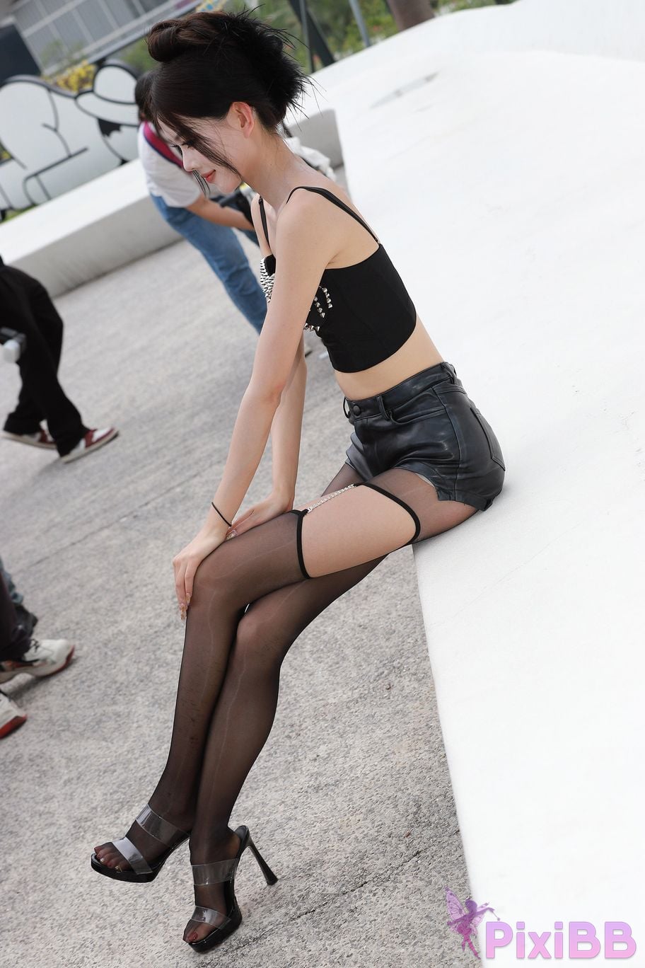 Featured Street Photography Works No.5947 slender long legs with black stockings PixiBB.COM 010