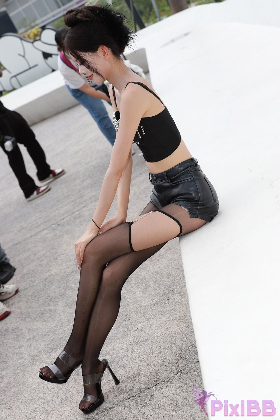 Featured Street Photography Works No.5947 slender long legs with black stockings PixiBB.COM 011
