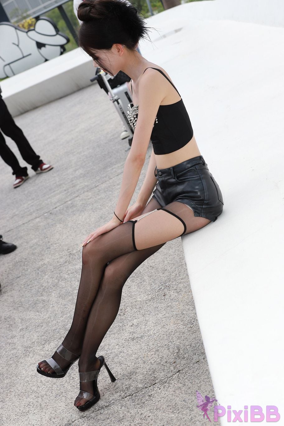 Featured Street Photography Works No.5947 slender long legs with black stockings PixiBB.COM 012