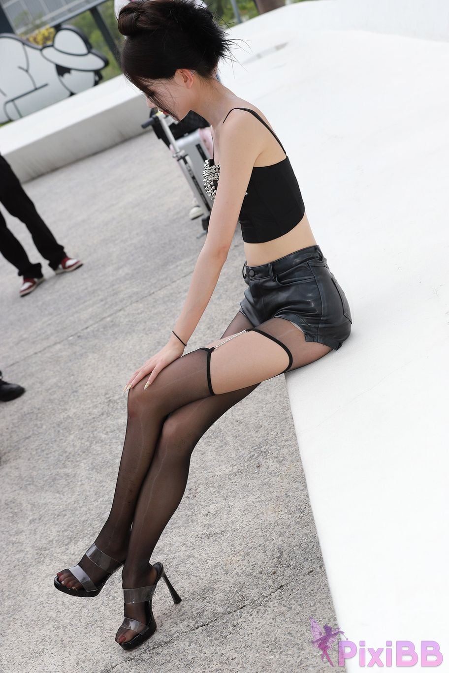 Featured Street Photography Works No.5947 slender long legs with black stockings PixiBB.COM 013