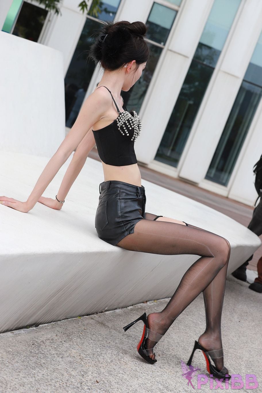 Featured Street Photography Works No.5947 slender long legs with black stockings PixiBB.COM 028