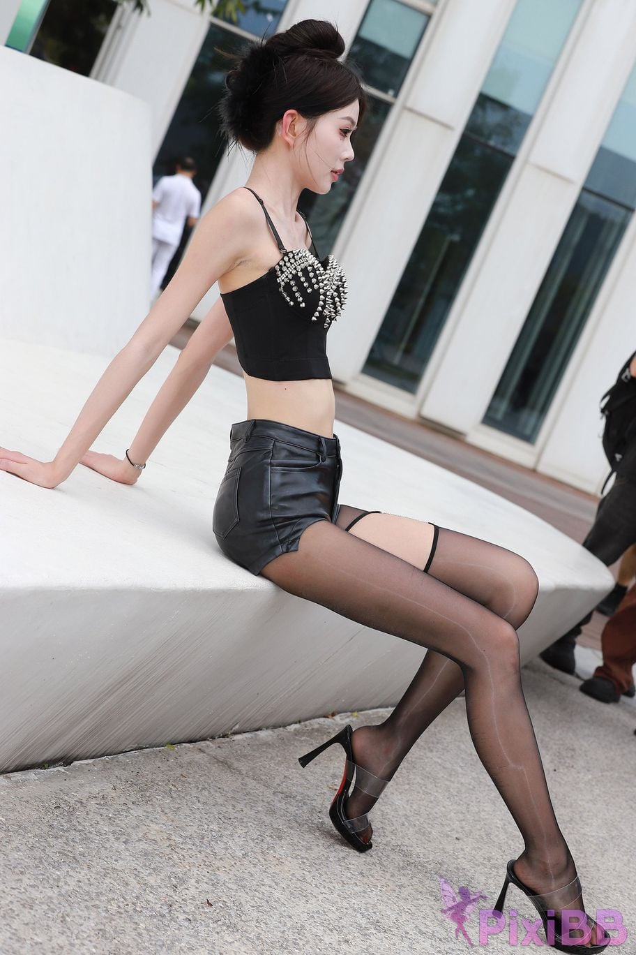 Featured Street Photography Works No.5947 slender long legs with black stockings PixiBB.COM 030
