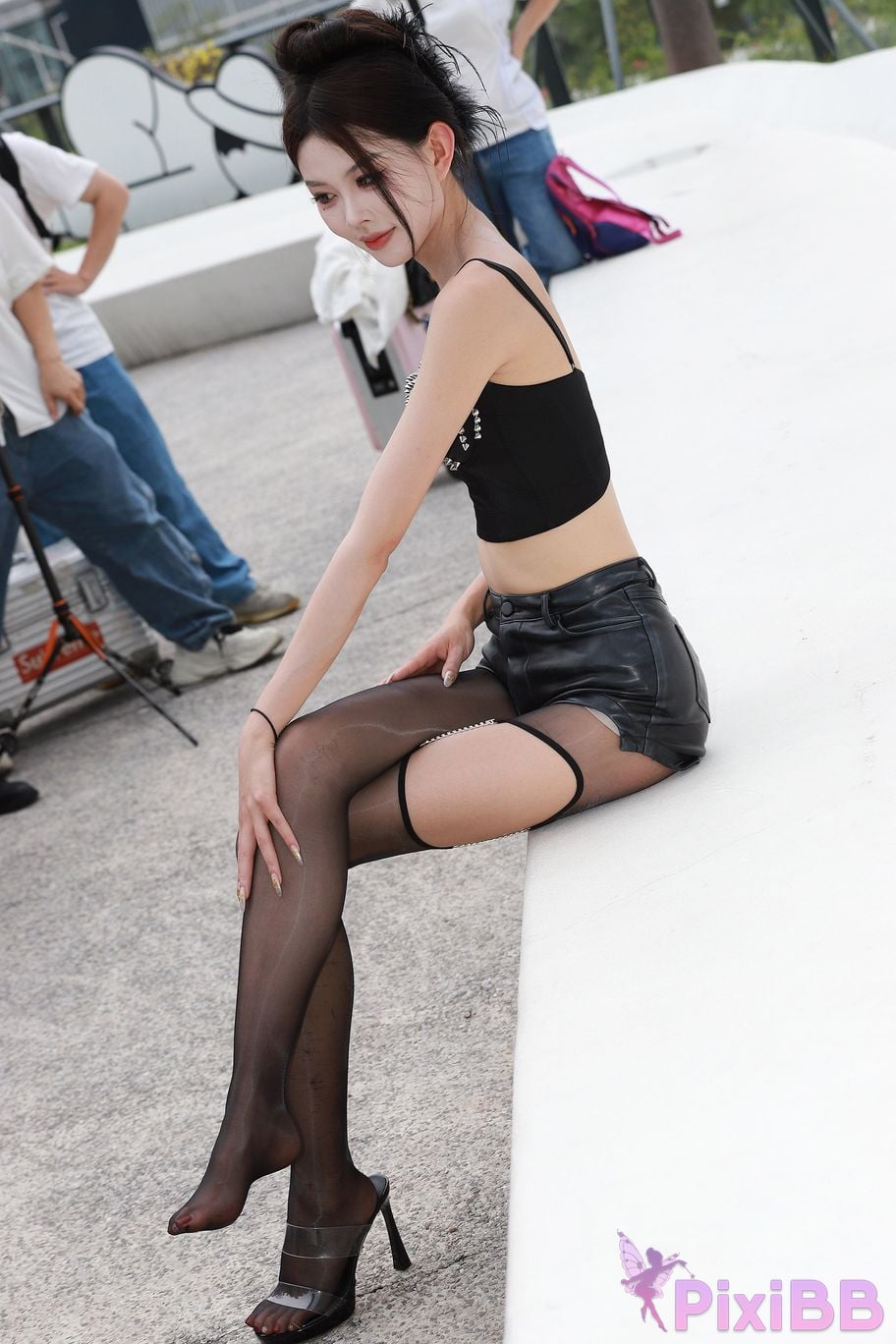 Featured Street Photography Works No.5947 slender long legs with black stockings PixiBB.COM 039