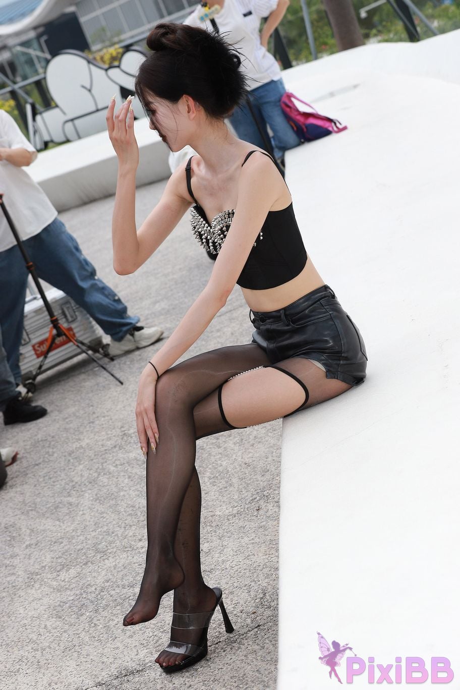 Featured Street Photography Works No.5947 slender long legs with black stockings PixiBB.COM 040