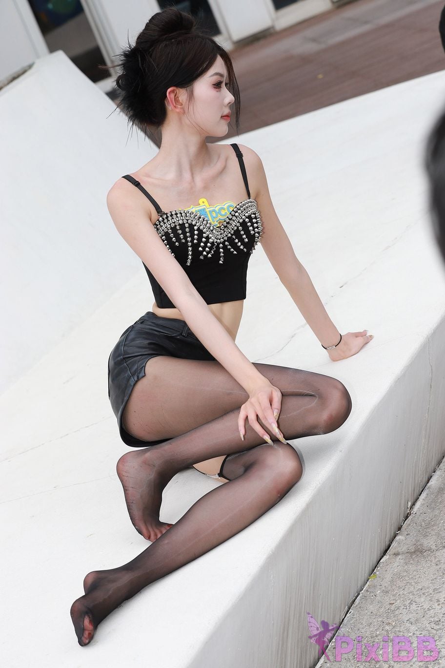 Featured Street Photography Works No.5947 slender long legs with black stockings PixiBB.COM 157
