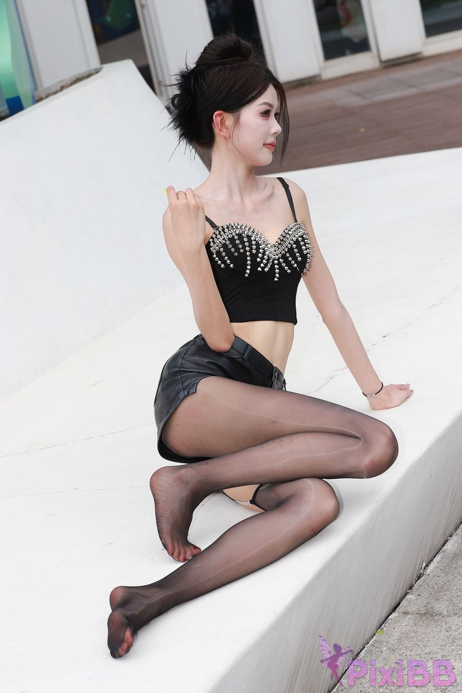 Featured Street Photography Works No.5947 slender long legs with black stockings PixiBB.COM 163