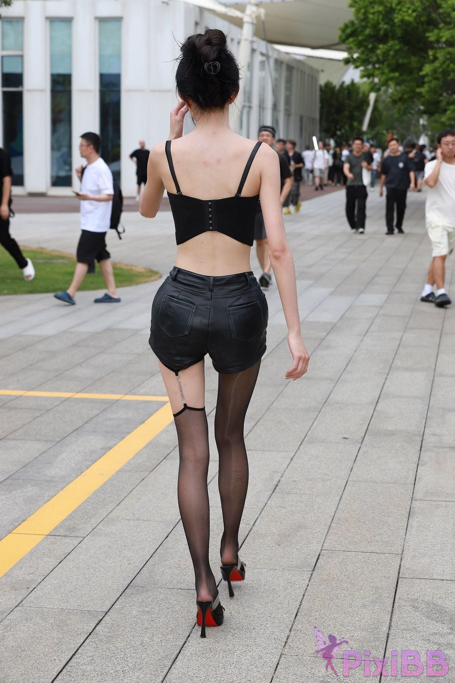 Featured Street Photography Works No.5947 slender long legs with black stockings PixiBB.COM 227