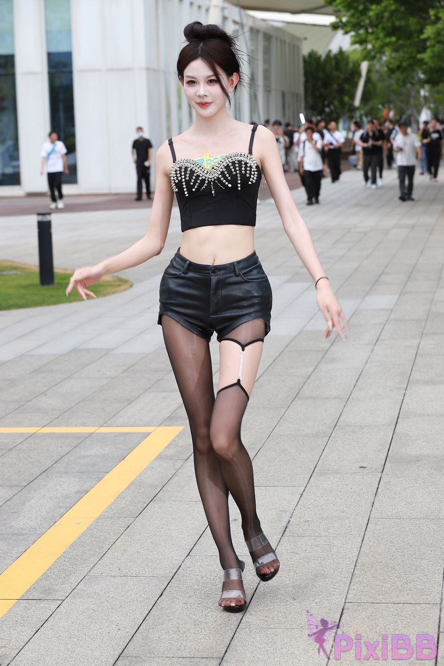 Featured Street Photography Works No.5947 slender long legs with black stockings PixiBB.COM 236