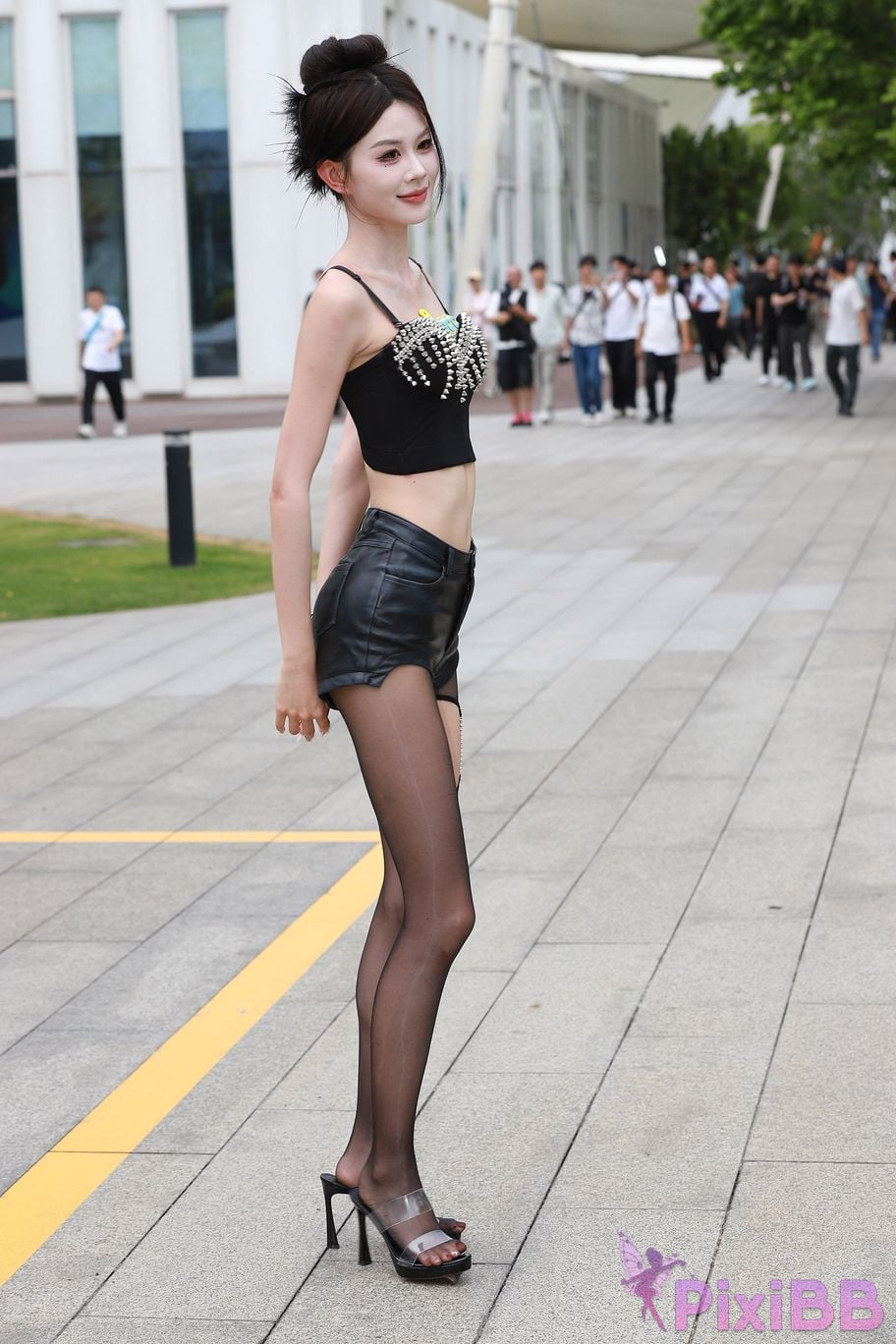 Featured Street Photography Works No.5947 slender long legs with black stockings PixiBB.COM 241