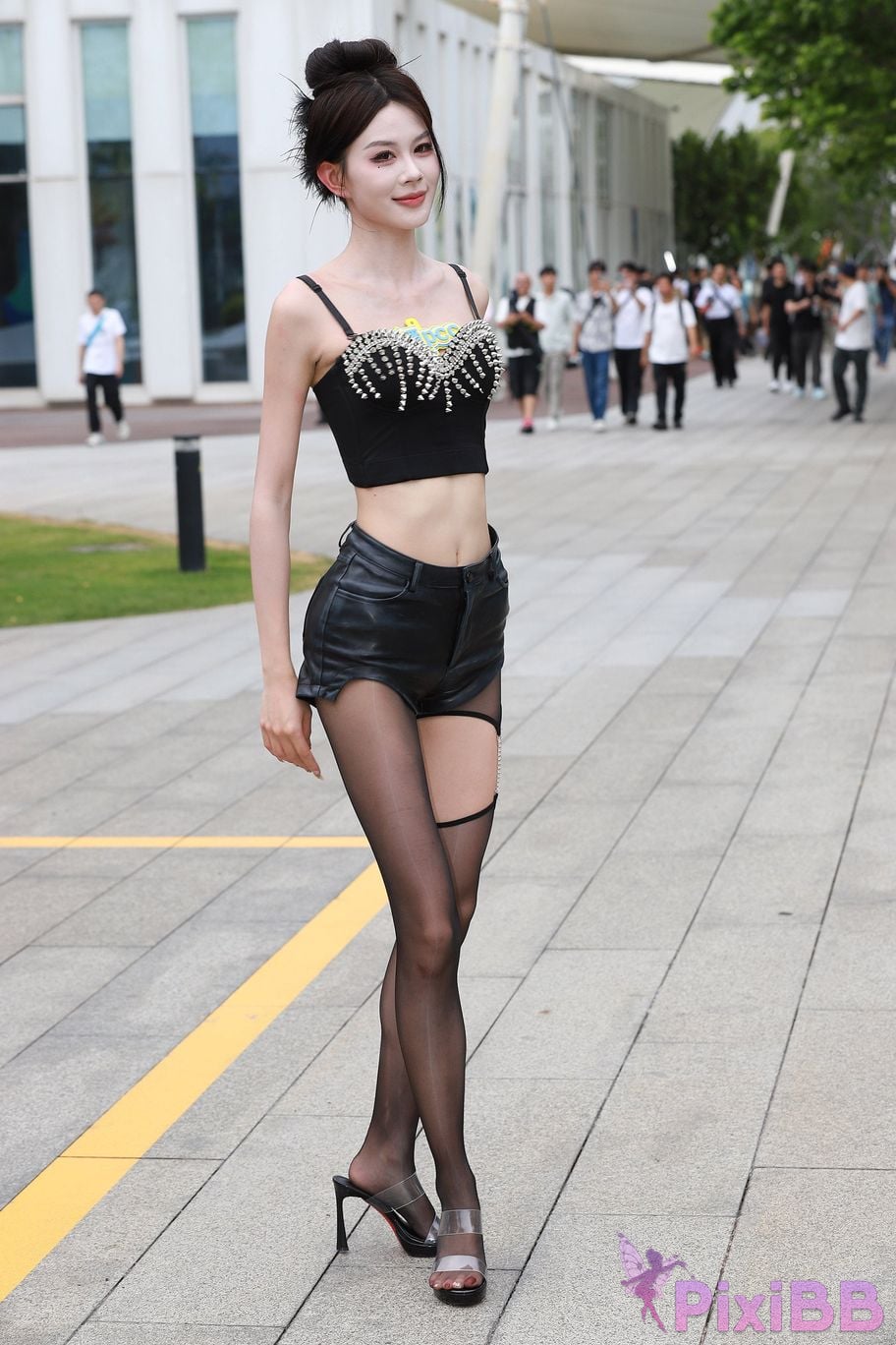 Featured Street Photography Works No.5947 slender long legs with black stockings PixiBB.COM 242