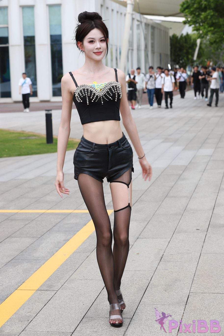 Featured Street Photography Works No.5947 slender long legs with black stockings PixiBB.COM 243