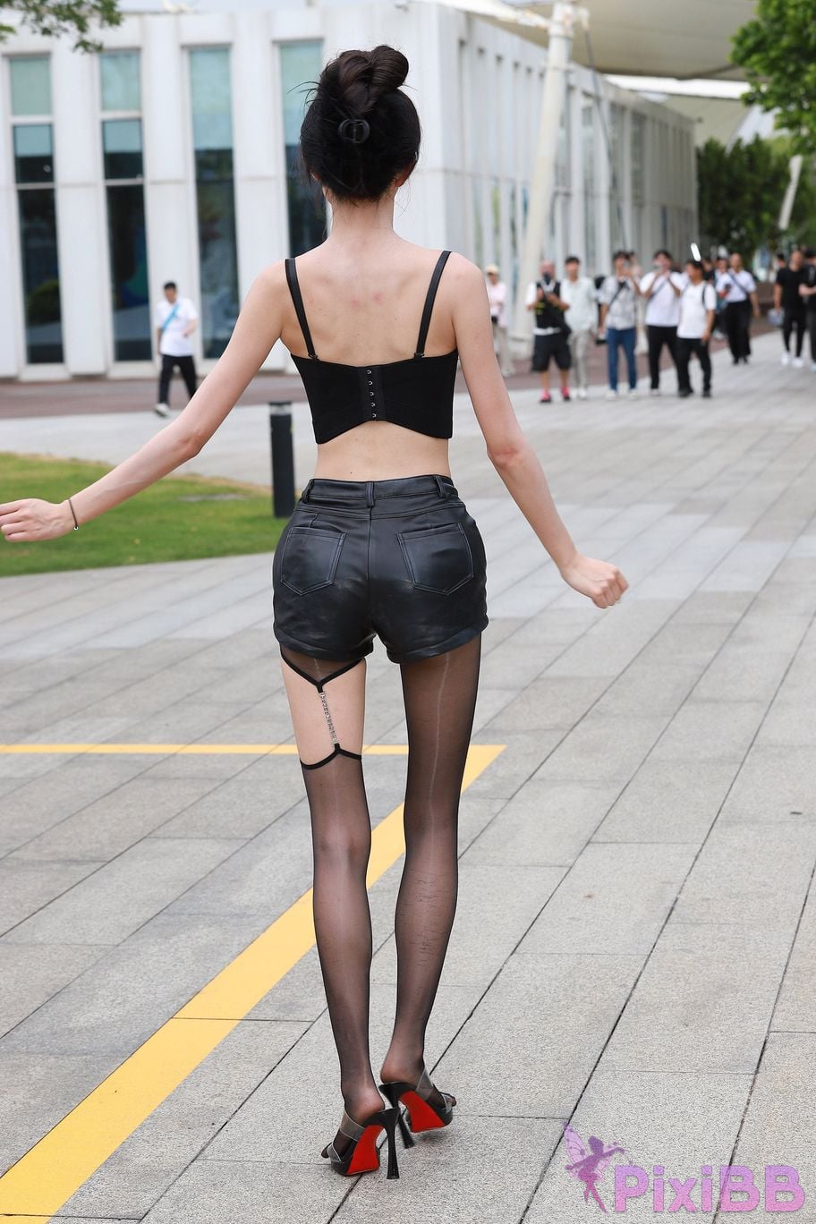 Featured Street Photography Works No.5947 slender long legs with black stockings PixiBB.COM 244