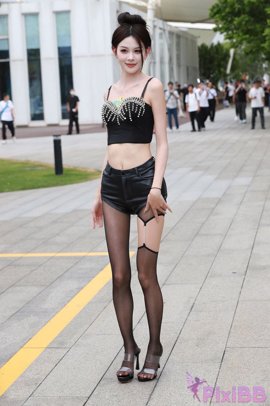 Featured Street Photography Works No.5947 slender long legs with black stockings PixiBB.COM 245