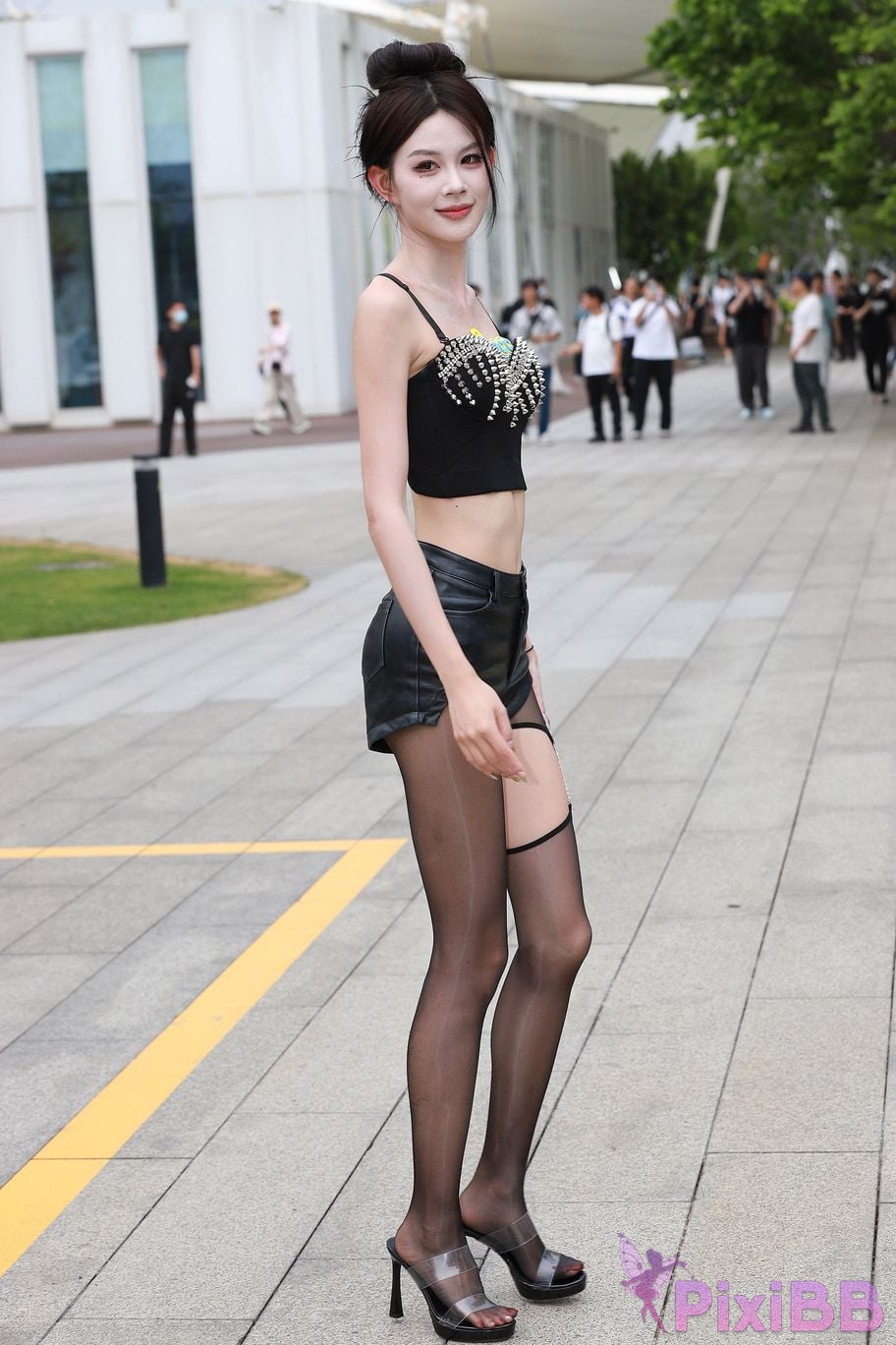 Featured Street Photography Works No.5947 slender long legs with black stockings PixiBB.COM 247