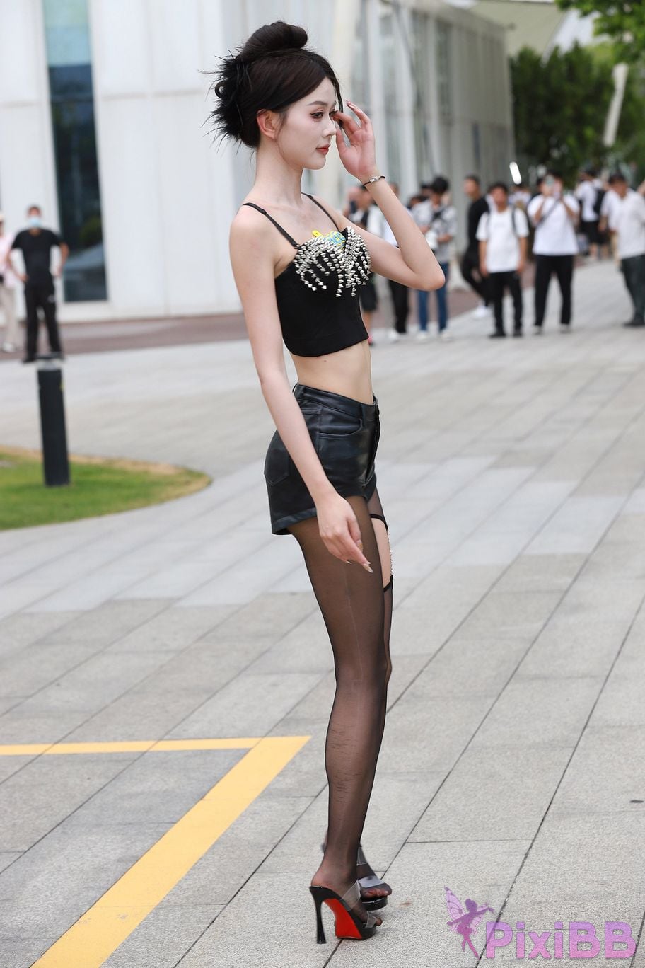 Featured Street Photography Works No.5947 slender long legs with black stockings PixiBB.COM 252