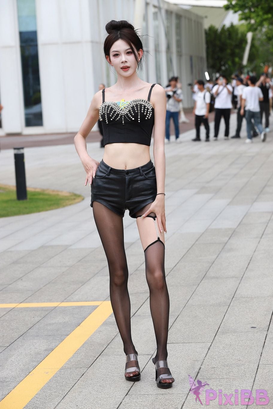 Featured Street Photography Works No.5947 slender long legs with black stockings PixiBB.COM 257