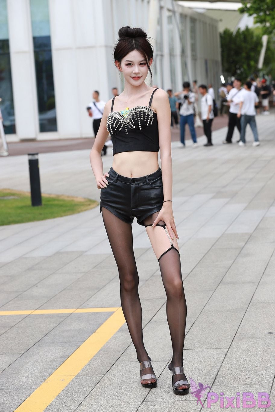 Featured Street Photography Works No.5947 slender long legs with black stockings PixiBB.COM 258
