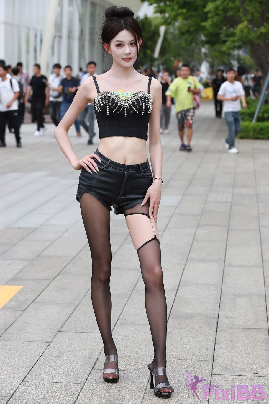 Featured Street Photography Works No.5947 slender long legs with black stockings PixiBB.COM 260