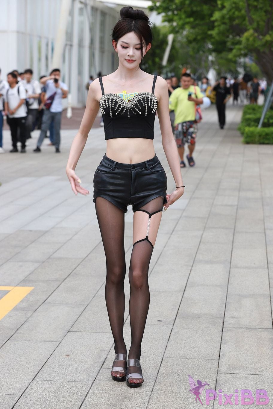 Featured Street Photography Works No.5947 slender long legs with black stockings PixiBB.COM 262