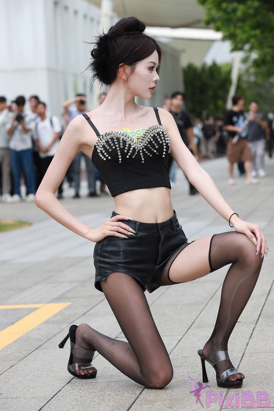 Featured Street Photography Works No.5947 slender long legs with black stockings PixiBB.COM 265