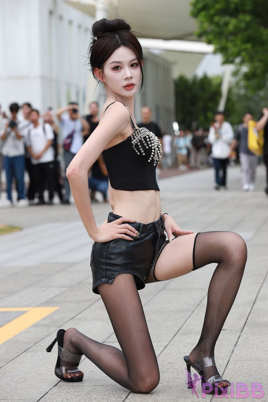 Featured Street Photography Works No.5947 slender long legs with black stockings PixiBB.COM 267