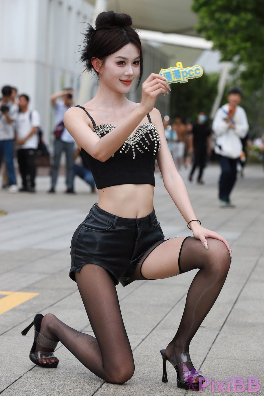 Featured Street Photography Works No.5947 slender long legs with black stockings PixiBB.COM 270