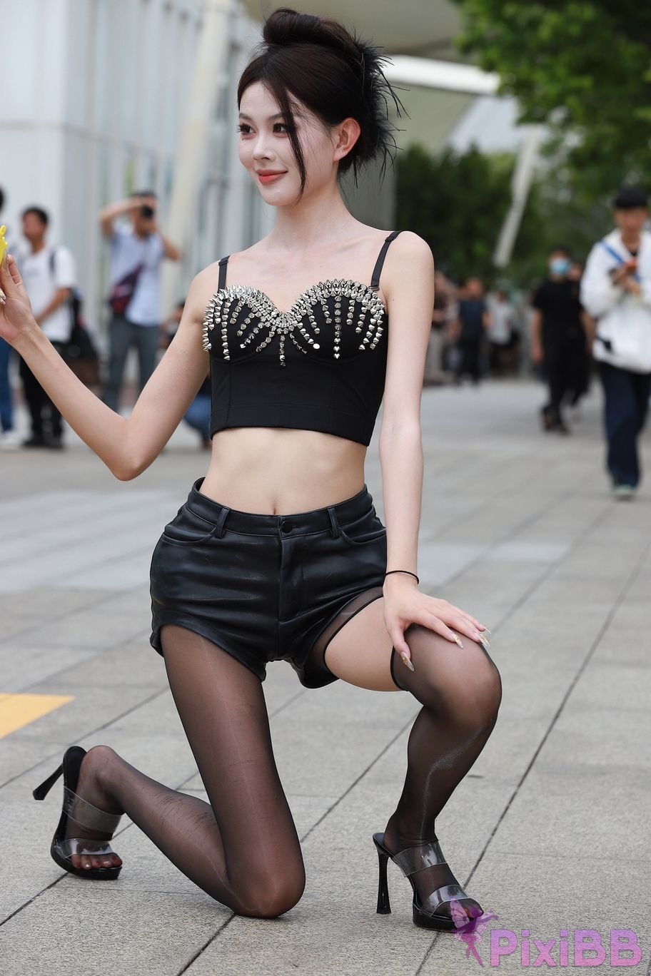 Featured Street Photography Works No.5947 slender long legs with black stockings PixiBB.COM 275