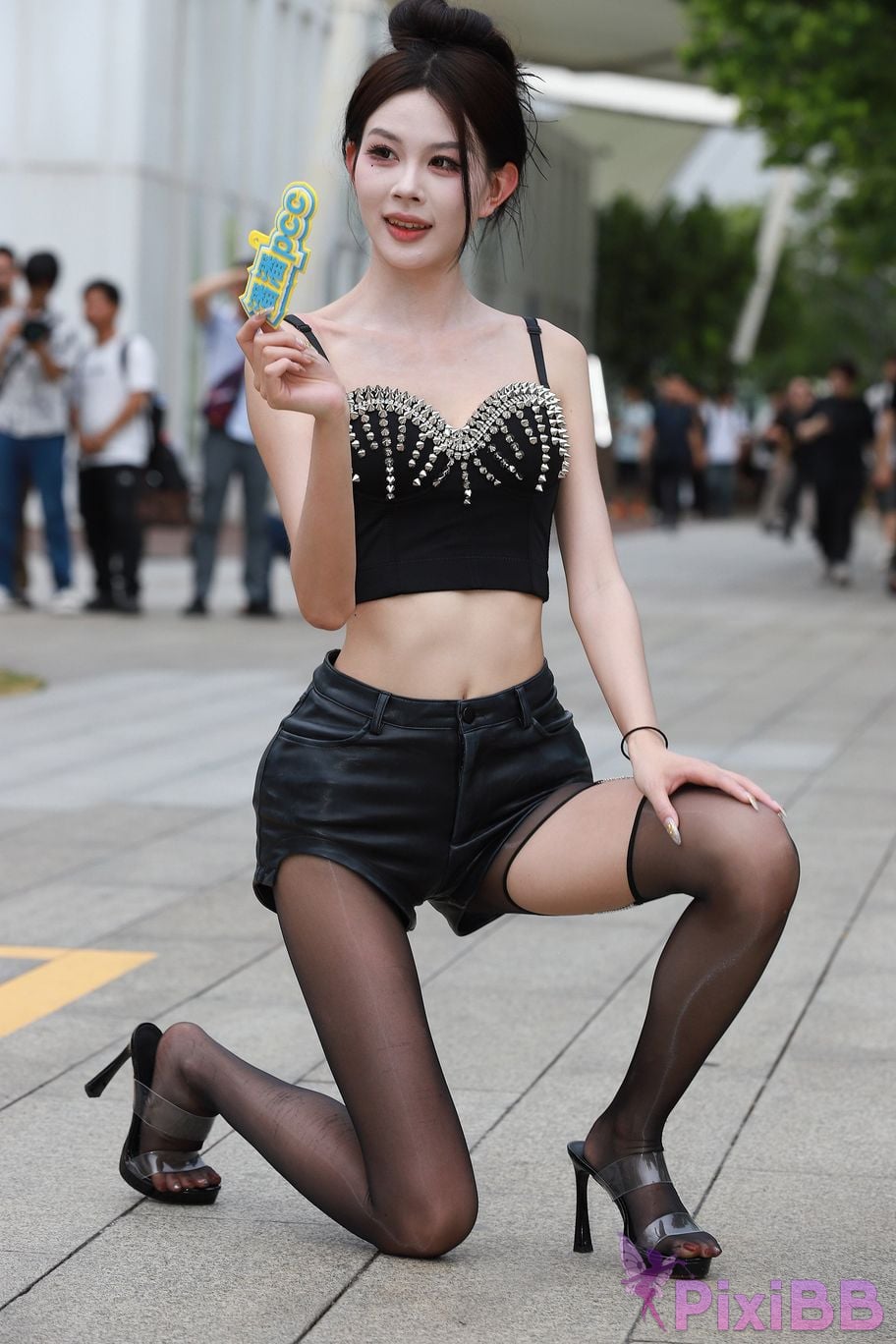 Featured Street Photography Works No.5947 slender long legs with black stockings PixiBB.COM 280