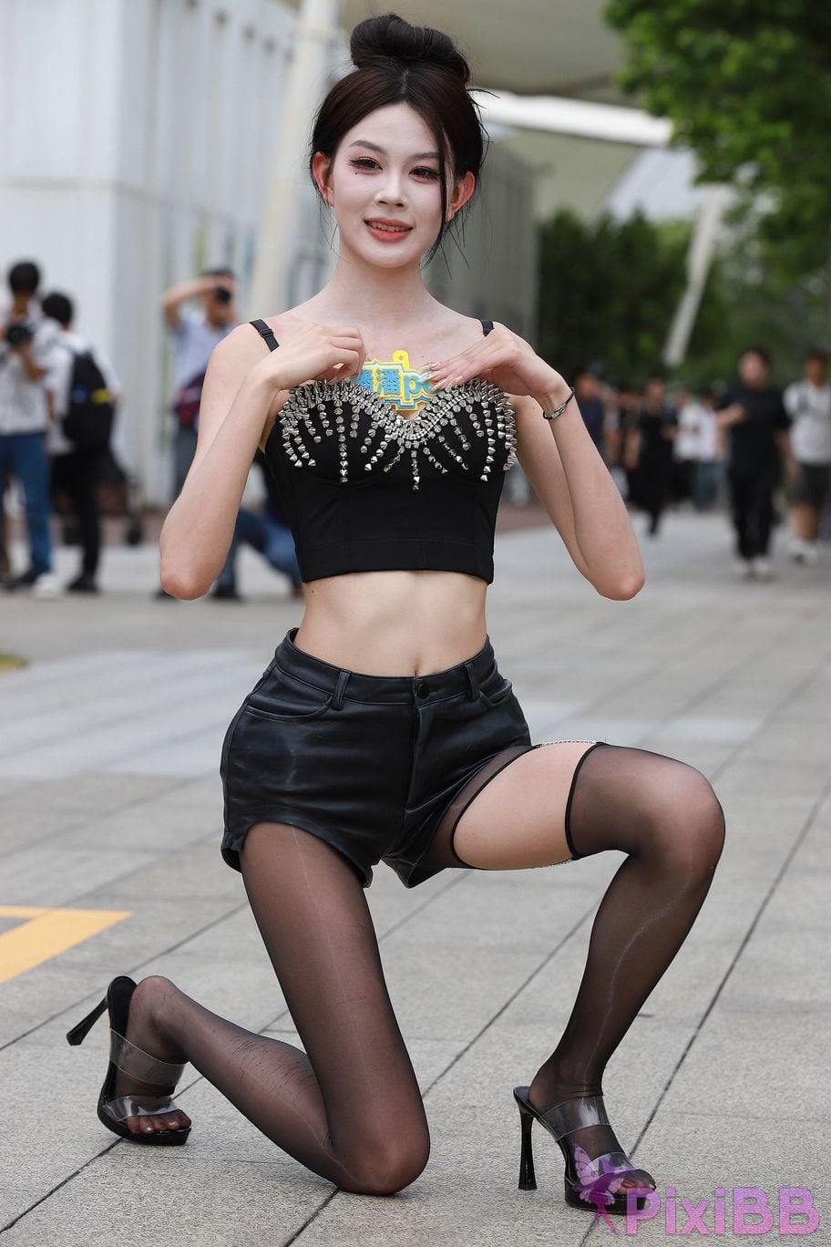 Featured Street Photography Works No.5947 slender long legs with black stockings PixiBB.COM 285