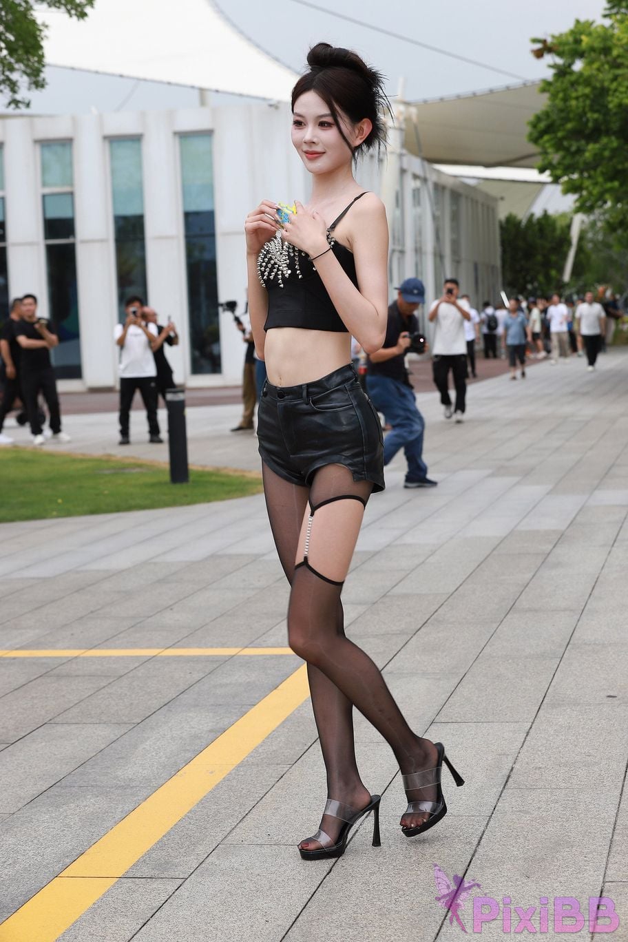Featured Street Photography Works No.5947 slender long legs with black stockings PixiBB.COM 288