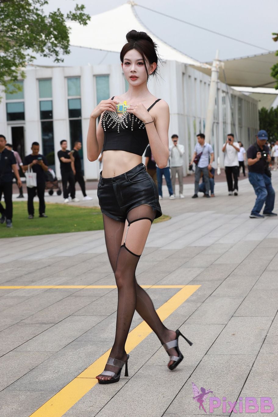 Featured Street Photography Works No.5947 slender long legs with black stockings PixiBB.COM 290