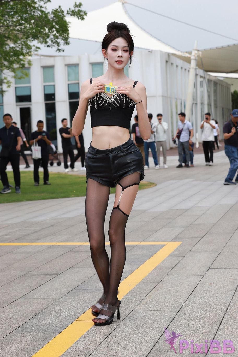 Featured Street Photography Works No.5947 slender long legs with black stockings PixiBB.COM 291