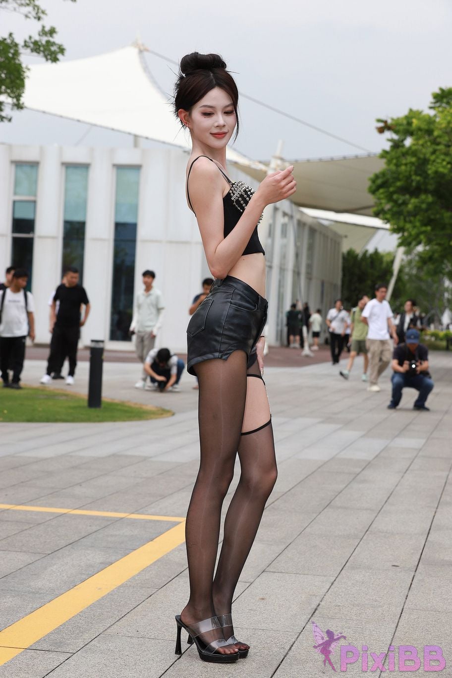 Featured Street Photography Works No.5947 slender long legs with black stockings PixiBB.COM 292