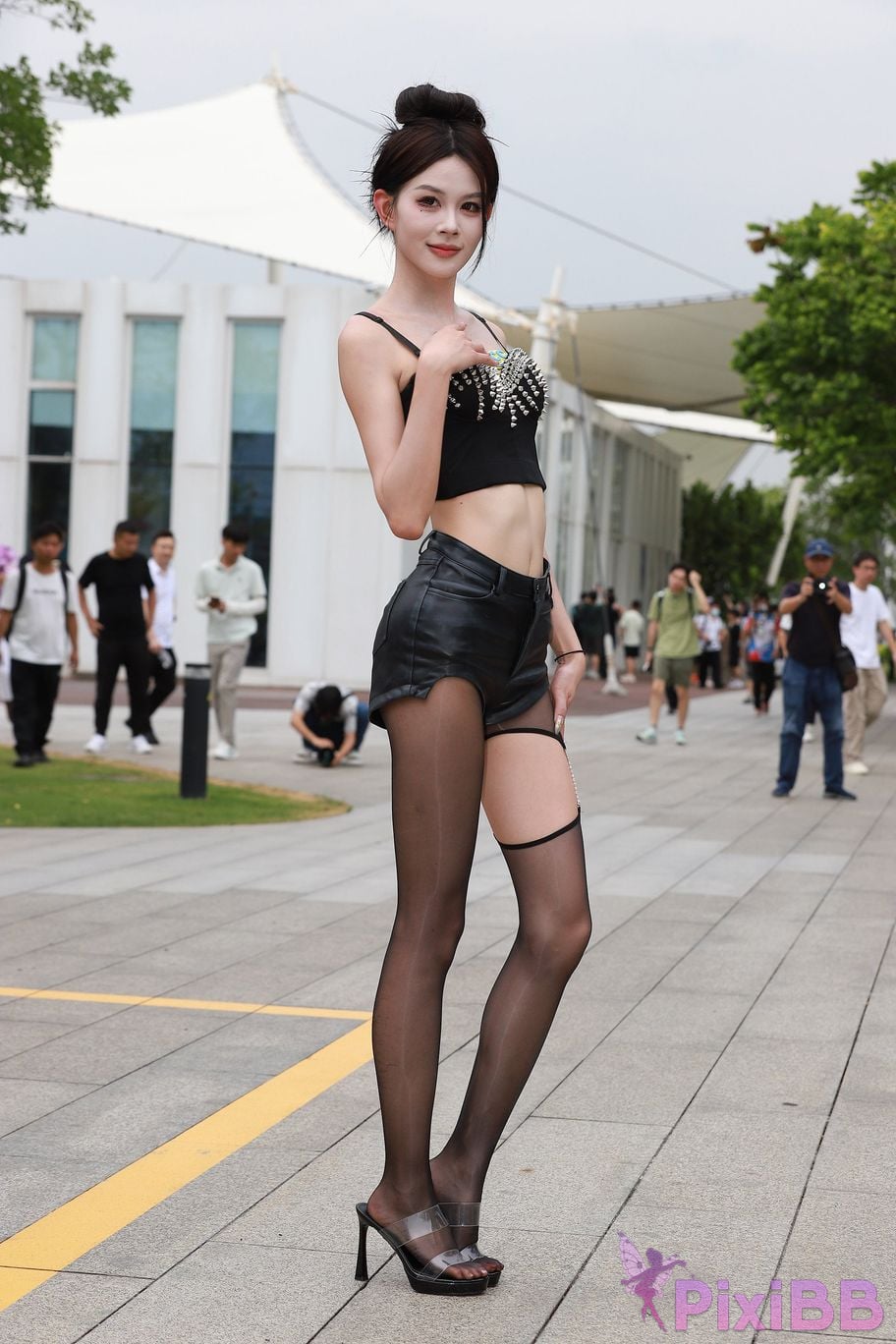 Featured Street Photography Works No.5947 slender long legs with black stockings PixiBB.COM 295