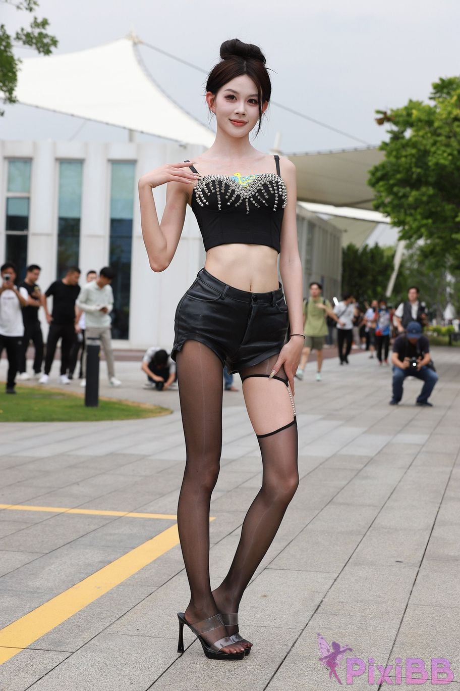 Featured Street Photography Works No.5947 slender long legs with black stockings PixiBB.COM 299