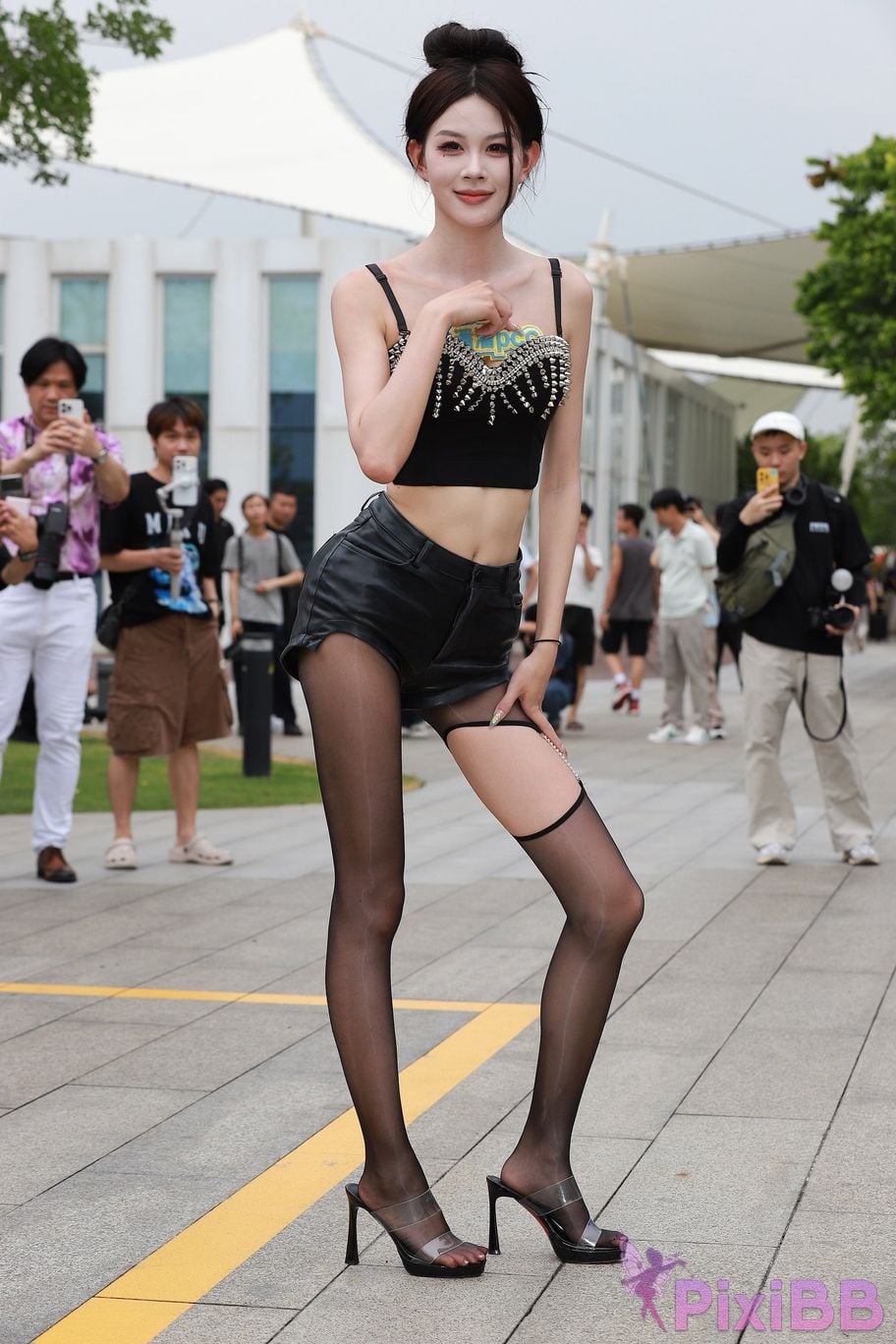 Featured Street Photography Works No.5947 slender long legs with black stockings PixiBB.COM 301