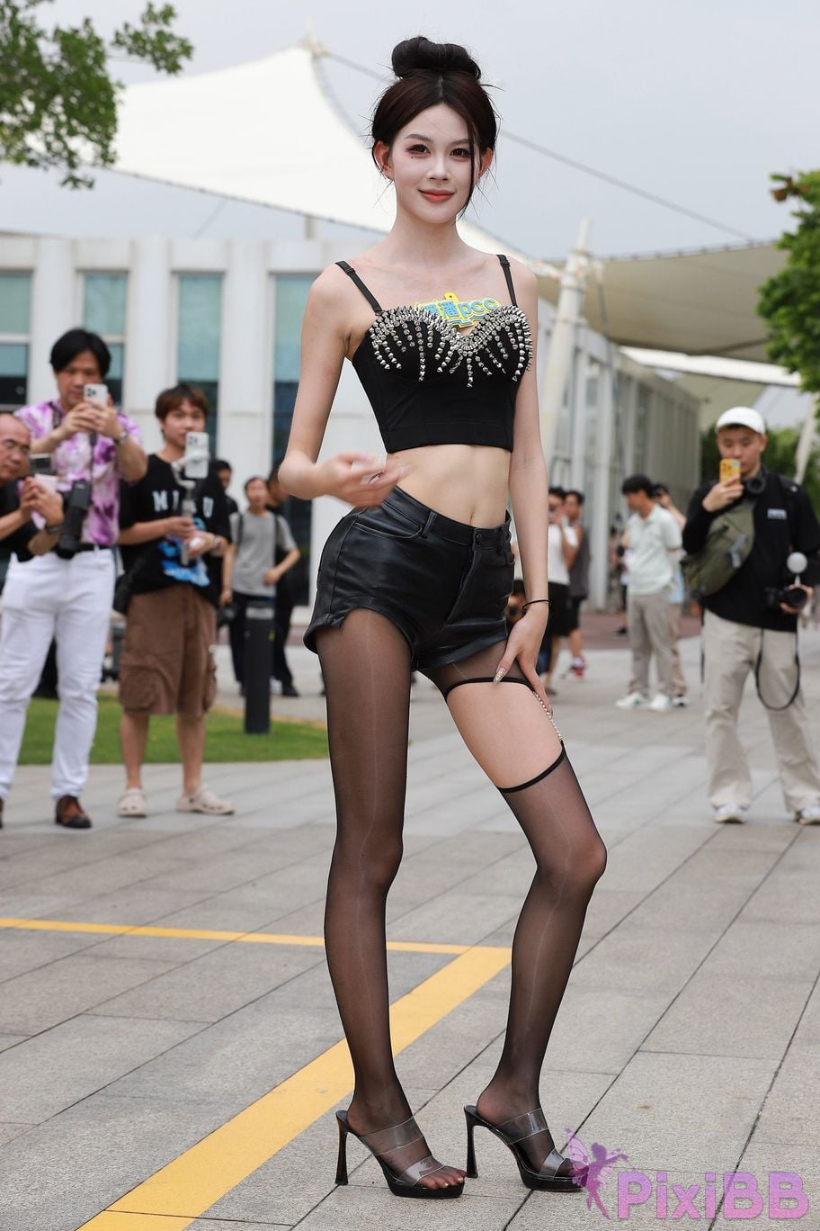 Featured Street Photography Works No.5947 slender long legs with black stockings PixiBB.COM 302