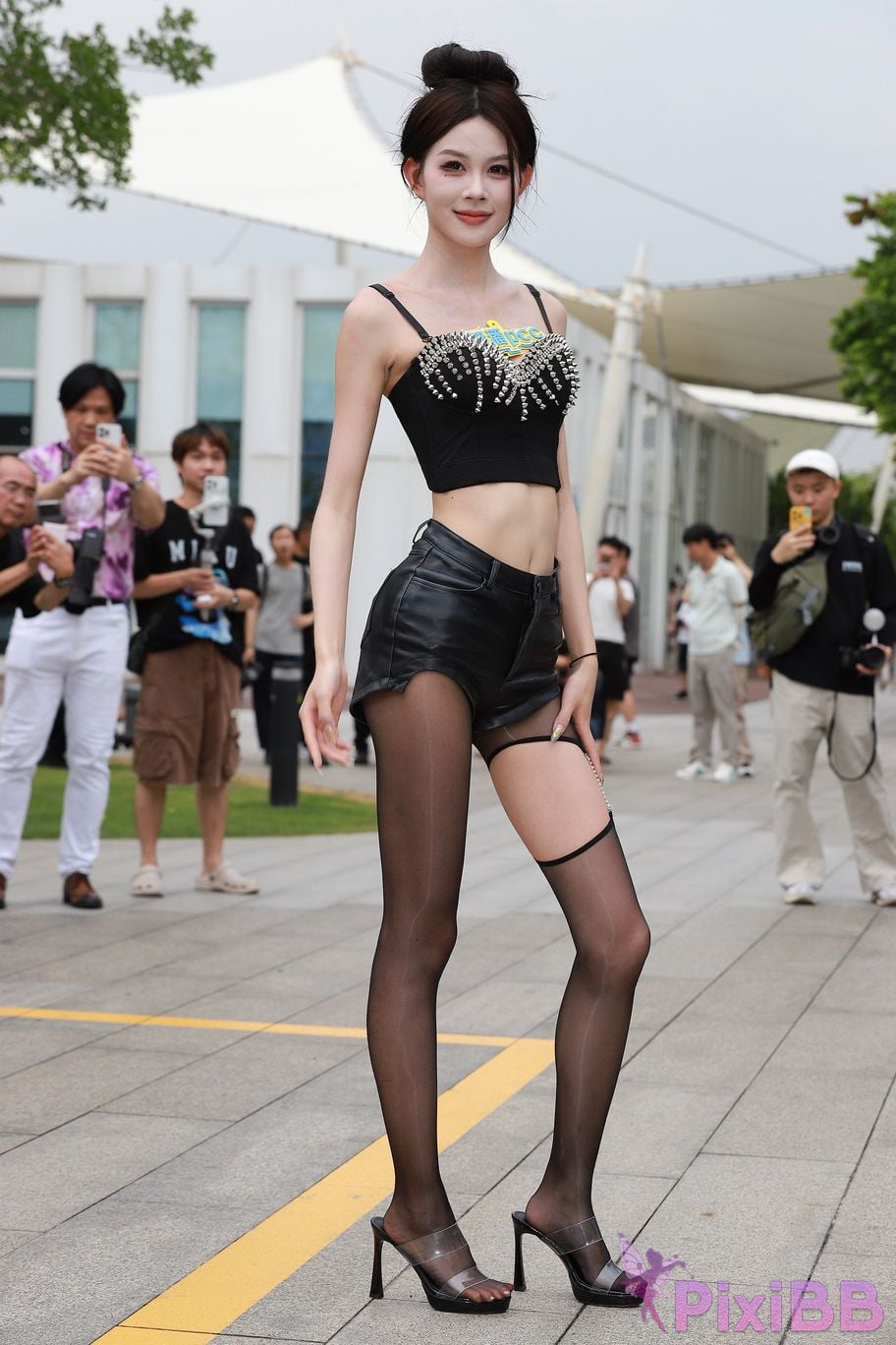 Featured Street Photography Works No.5947 slender long legs with black stockings PixiBB.COM 303
