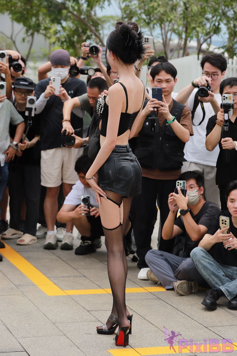 Featured Street Photography Works No.5947 slender long legs with black stockings PixiBB.COM 307